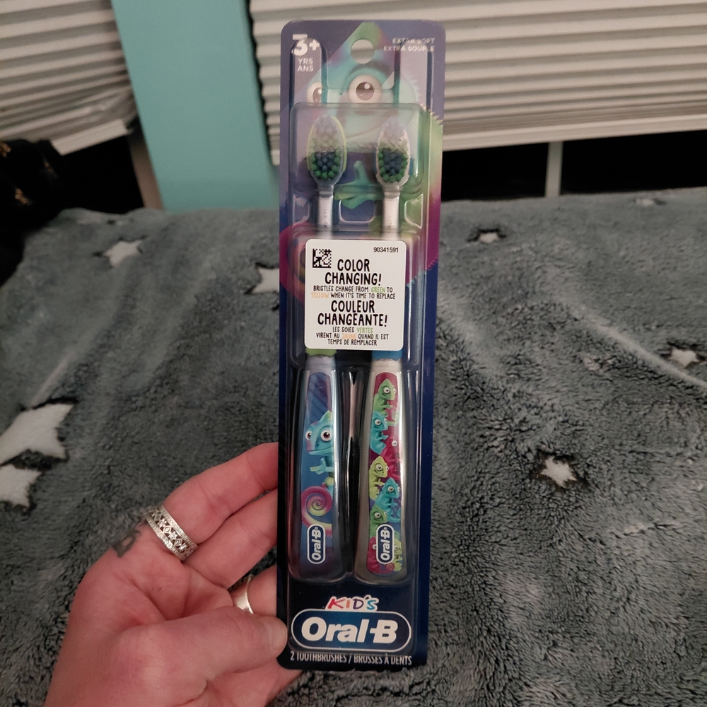 Oral-B Color changing toothbrush -set Of 2